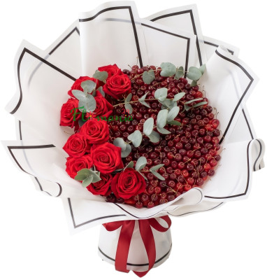 Букет из красных роз и черешни «Аромат искушения»